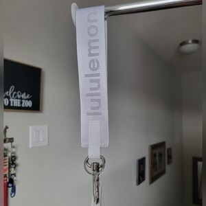 🍋 Lululemon Never Lost Keychain *NWT* White/Silver Drop *NOT SOLD ONLINE*